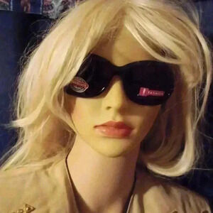 NWT - Foster Grant Luxury Fashion Sunglasses Resort 457310-1